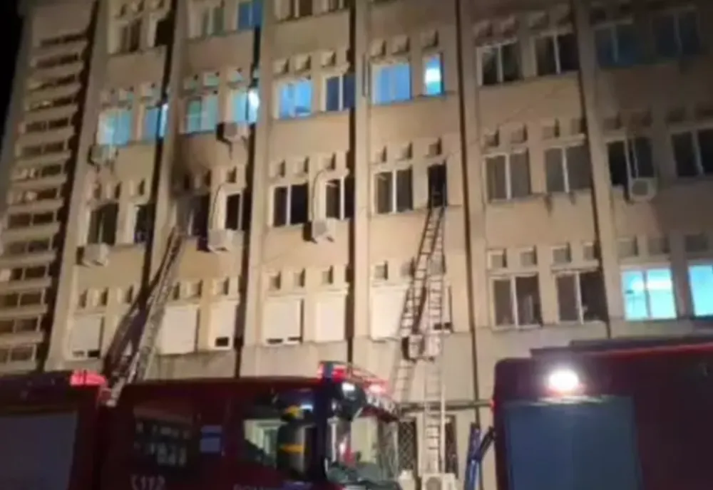 Pro România: ”Mor oamenii nu doar de COVID, ci ard de vii. De fapt arde o țară întreagă! Demisia, inconștienților!”