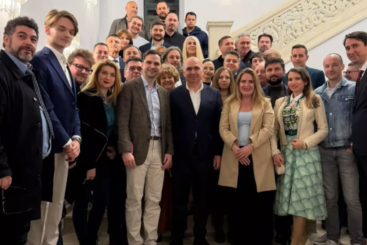 Ilie Bolojan, vizită noctură la PNL București. Premierul refuză demisia și mizează pe continuarea reformelor, în ciuda amenințărilor PSD