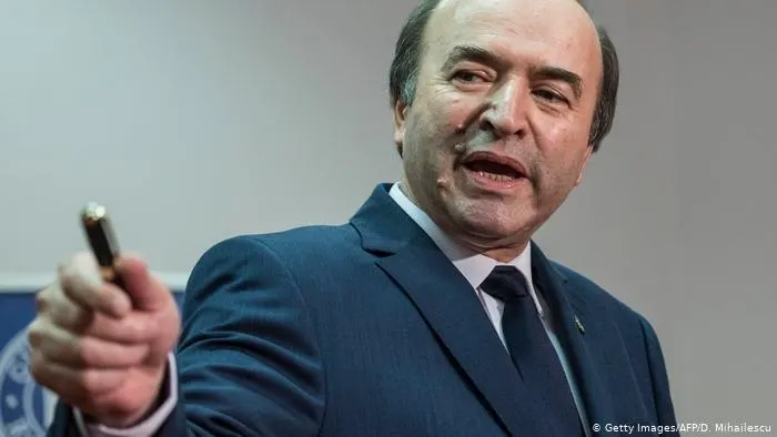 Fost judecător CCR: Președintele Nicușor Dan nu poate refuza un guvern PSD-AUR