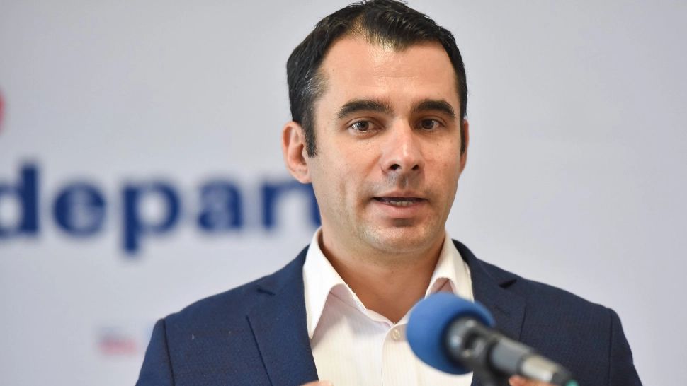 ”Să se ia în brațe cu AUR!” – Liderul senatorilor USR dă de pământ cu PSD și amenințările cu ieșirea de la guvernare