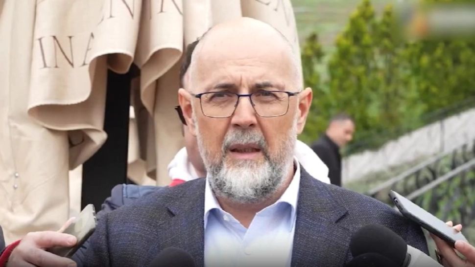 Discuții cruciale la Parlament. Sorin Grindeanu și Kelemen Hunor negociază guvernul de tranziție