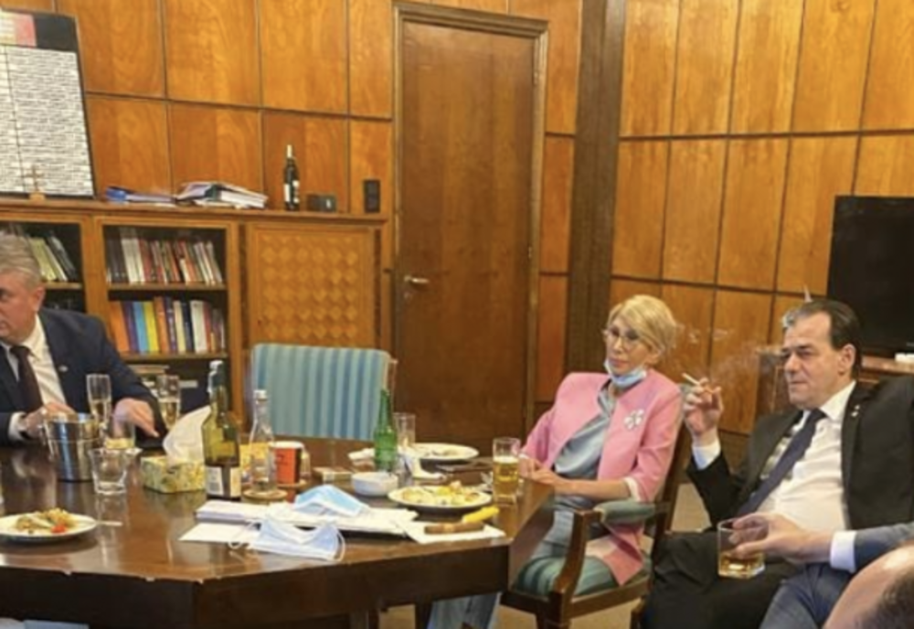 Victor Ponta cere majorarea alocațiilor de Ziua Copilului: Orban nu alocă bani, dar bea whiskey!