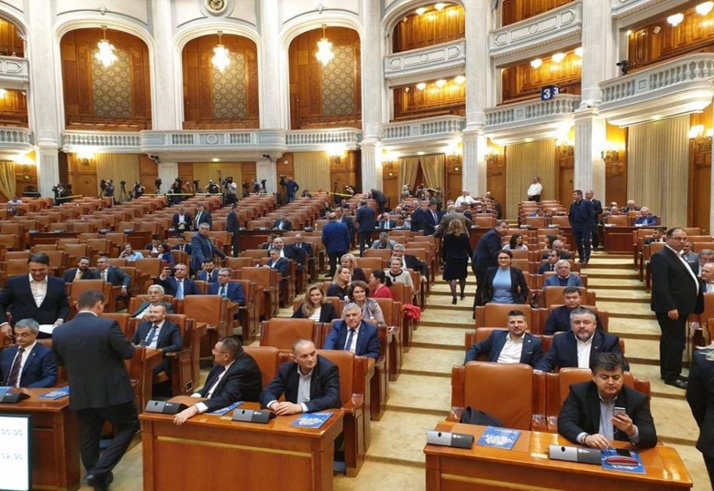 Parlamentul îi trage astăzi la răspundere pe miniștii Violeta Alexandru și Ion Ștefan