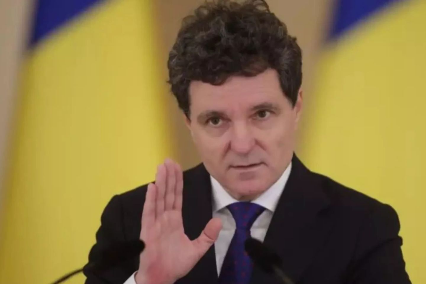 Ce va face Nicușor Dan dacă pică Guvernul Bolojan. Cât de posibilă este numirea unui premier PNL
