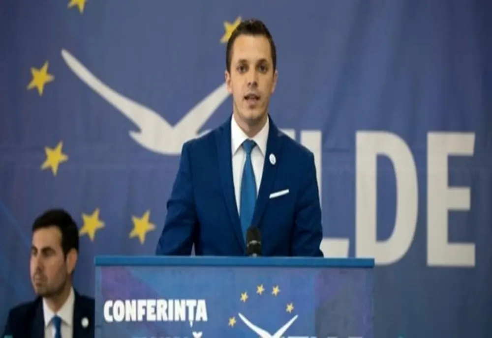 Copreședintele organizației de tineret Pro România: ”Susțin acordarea Cardului Tinerilor Români”