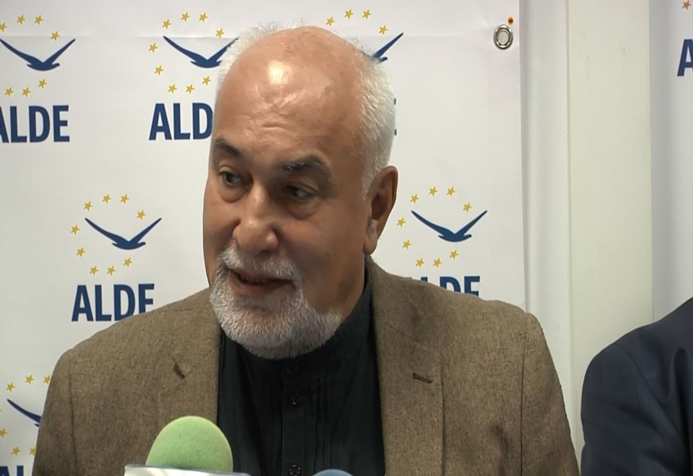 Varujan Vosganian despre cifrele prezentate de premierul Ciucă: ”Fie sunt proști, fie ne iau pe noi de proști”