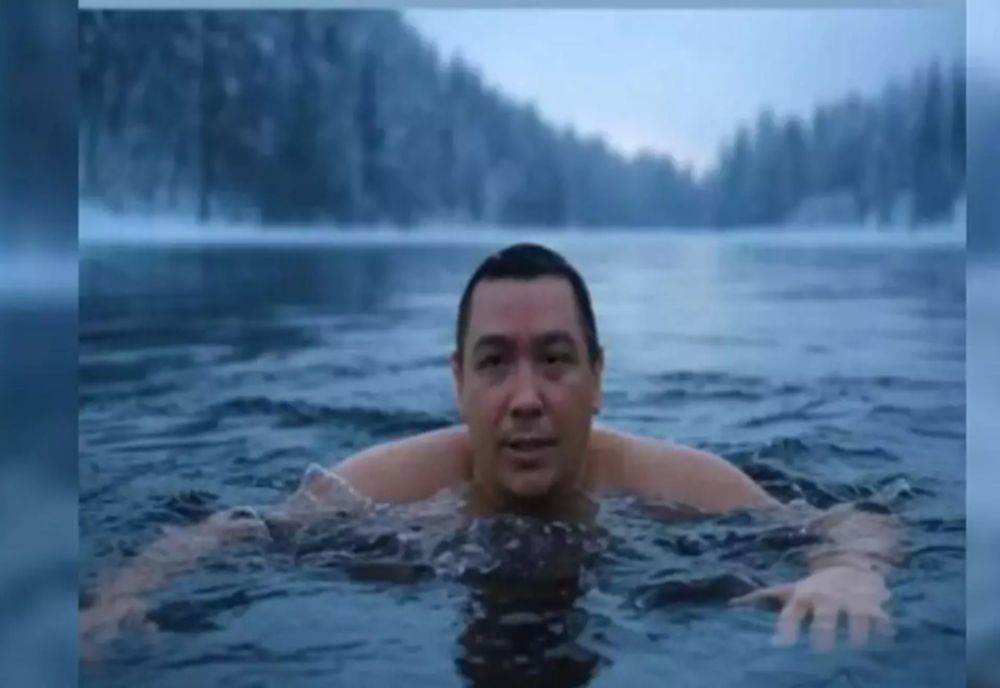 VICTOR PONTA FACE CE ȘTIE EL CEL MAI BINE: ÎL COPIAZĂ GROSOLAN, DIN NOU, PE CĂLIN GEORGESCU!