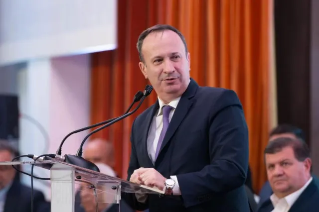 Adrian Câciu, PSD: „A 11-a lună consecutivă de scădere abruptă a consumului!!! Și îi mai aud pe unii care neagă recesiunea”