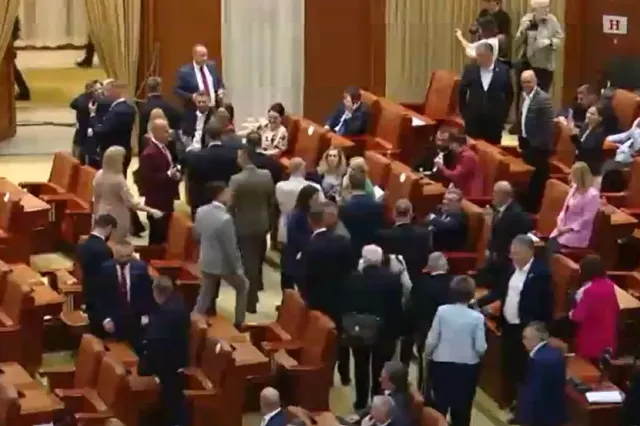 Parlamentarii, chemați din vacanță pentru proiectele din PNRR. Măsurile propuse de PSD pentru rezolvarea crizei, în Parlament