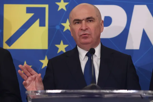 Disperarea lui Bolojan, vrea să rămână la butoane până în toamnă