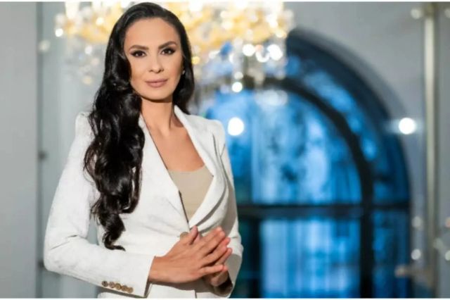 Alexandra Păcuraru, protest pașnic în fața catedralei din Constanța. Mesaj de forță pentru toți românii: „Binele va ajunge întotdeauna, minciuna are picioare scurte”