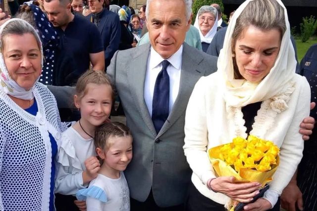 Călin si Cristela Georgescu, la hramul Mănăstirii Almaș - FOTO/VIDEO